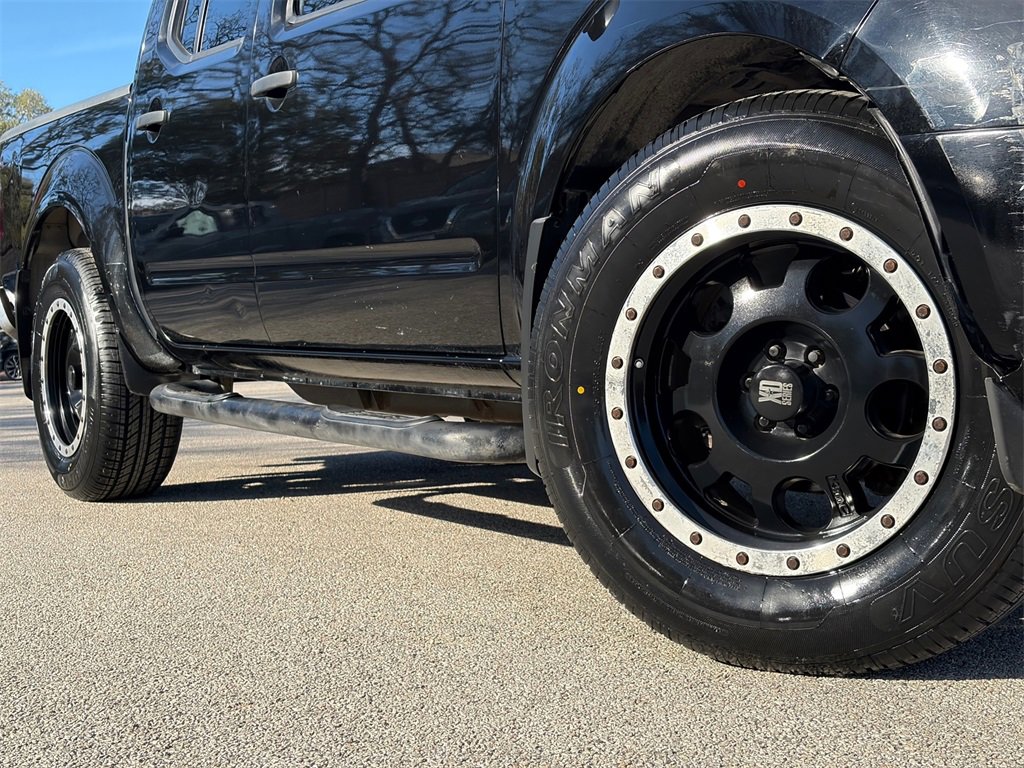 Used 2013 Nissan Frontier SV image 2