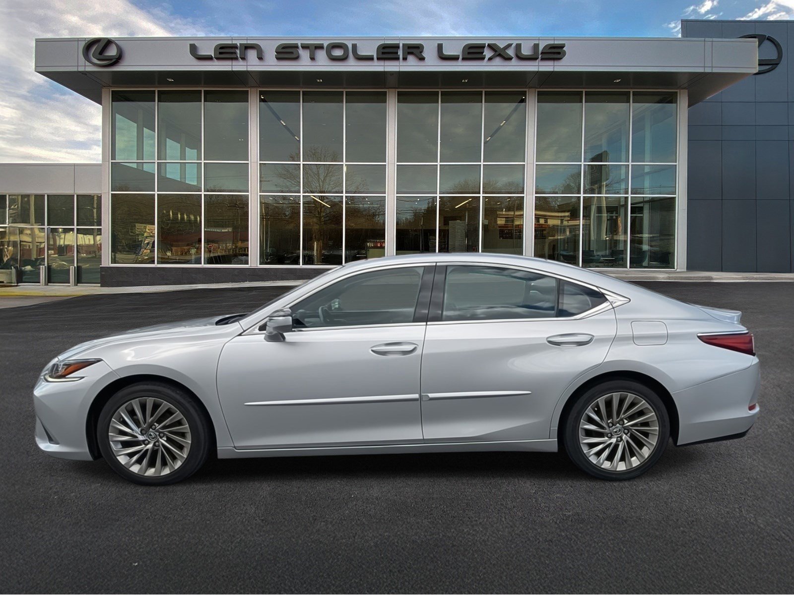 Used 2019 Lexus ES 350 Ultra Luxury w/ Accessory Package image 6