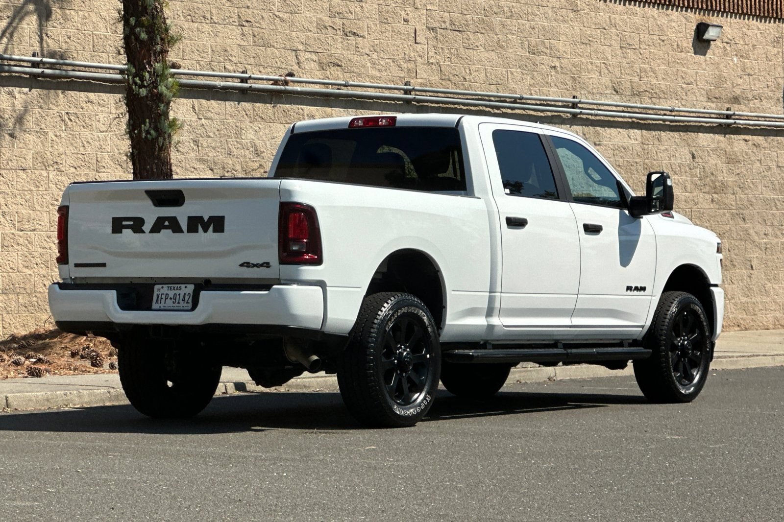 Used 2025 RAM 2500 Big Horn AWD/4WD image 3