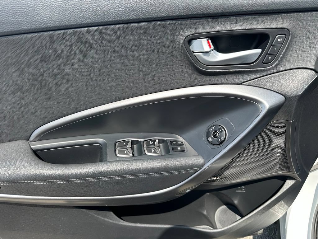Used 2018 Hyundai Santa Fe Sport w/ 2.0T Ultimate Tech Package 05 AWD/4WD image 14