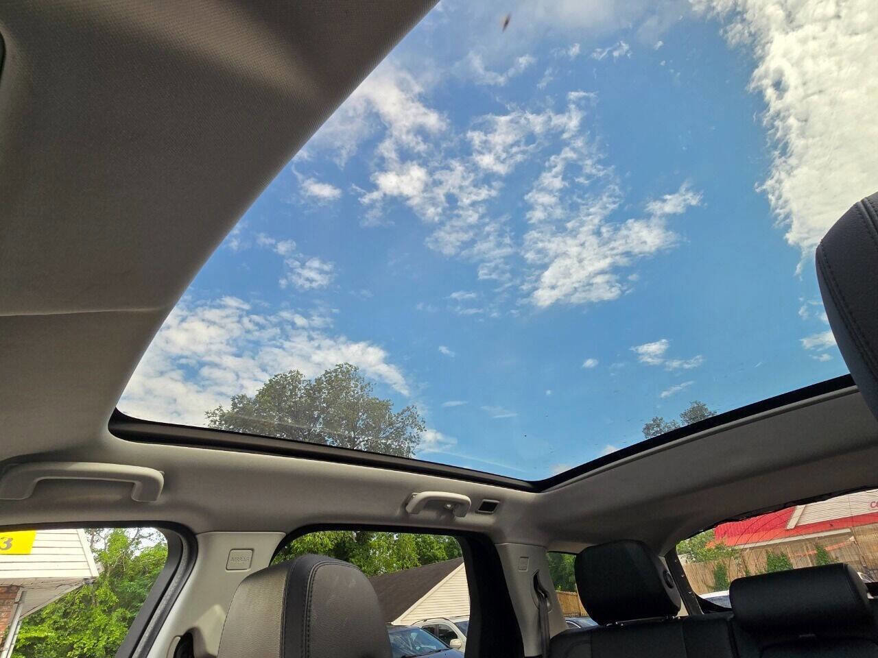 Used 2019 Land Rover Discovery Sport HSE image 30