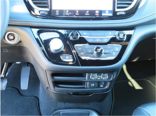 Used 2022 Chrysler Pacifica Touring-L w/ S Appearance Package FWD image 9