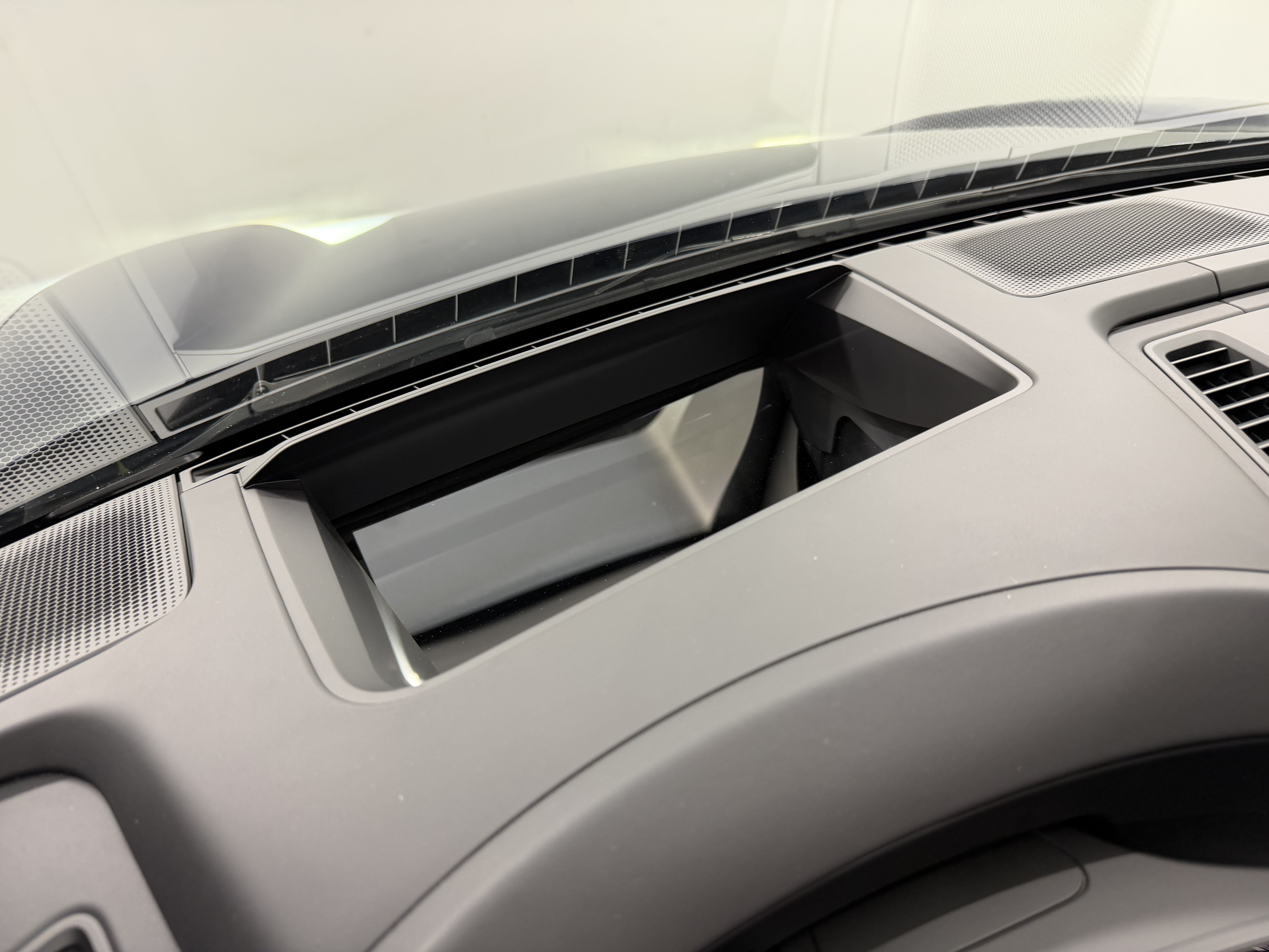 Certified 2025 Porsche Macan 4 Electric AWD/4WD image 56