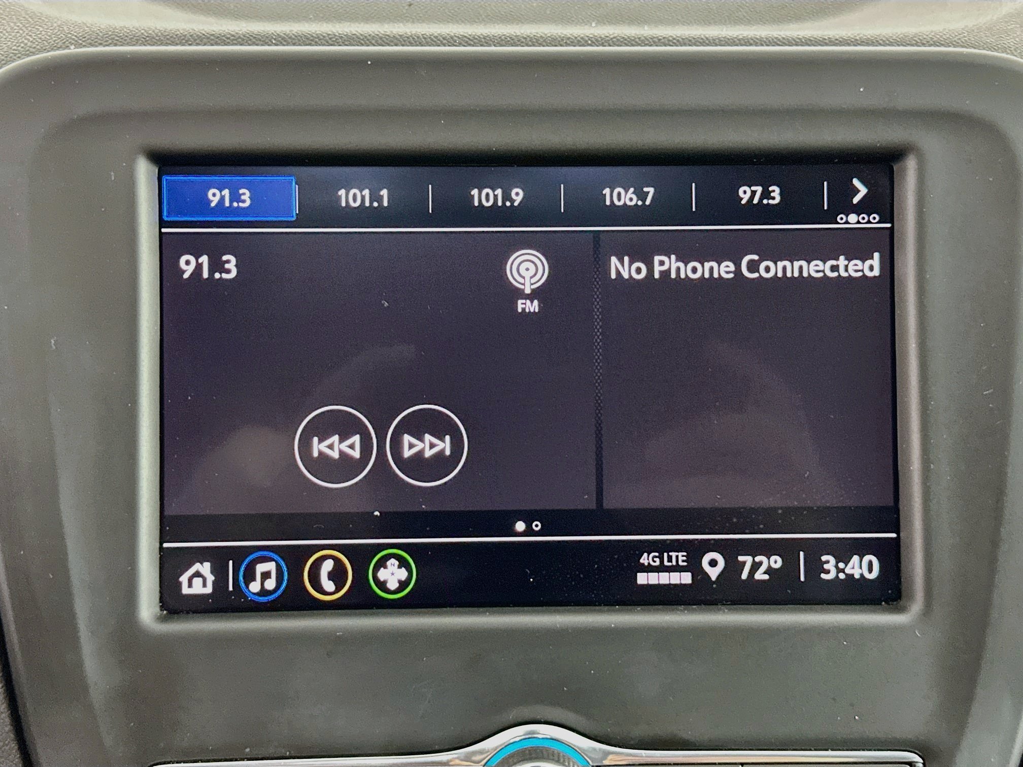 Used 2023 Chevrolet Equinox LS w/ Midnight Edition FWD image 19