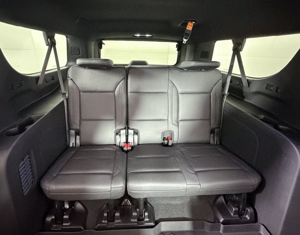Used 2024 Chevrolet Suburban LT w/ Luxury Package RWD image 7