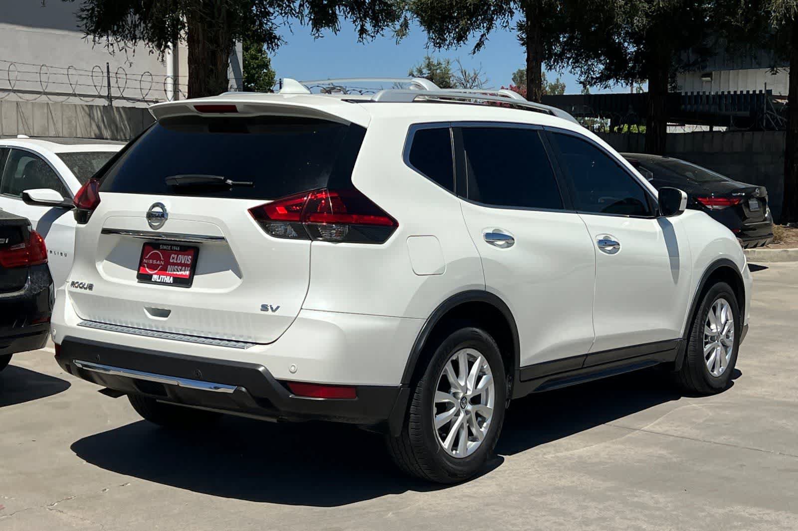 Used 2019 Nissan Rogue SV FWD image 3