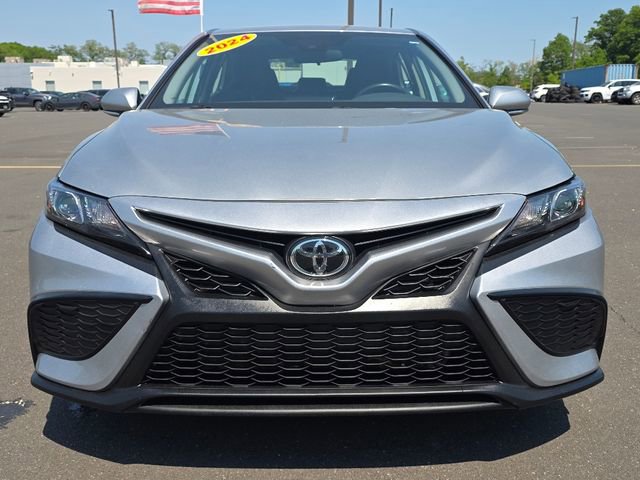 Used 2024 Toyota Camry SE FWD image 3