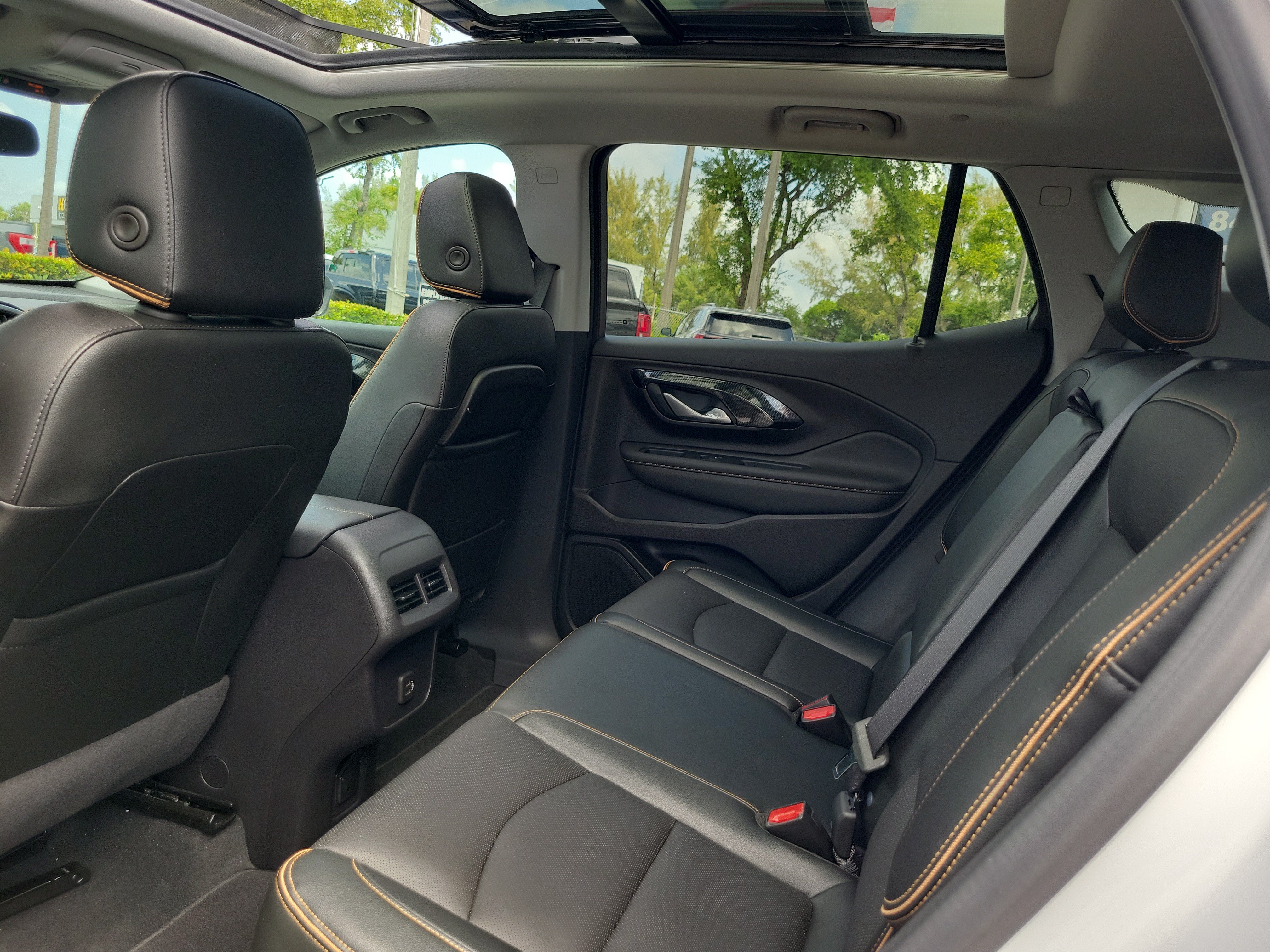Used 2024 GMC Terrain AT4 AWD/4WD image 14