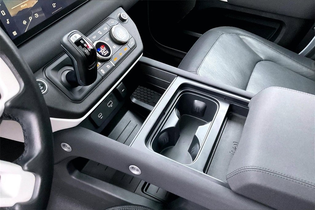 Used 2023 Land Rover Defender 110 X-Dynamic SE image 18