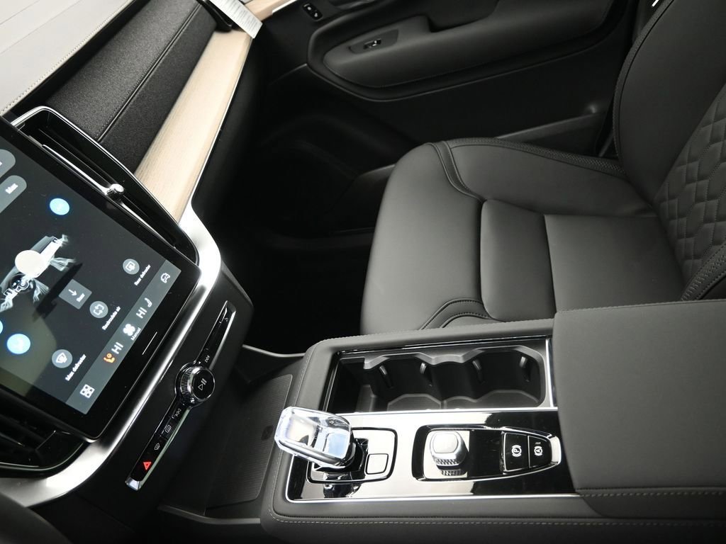 New 2026 Volvo XC90 B6 Plus w/ Protection Package image 15