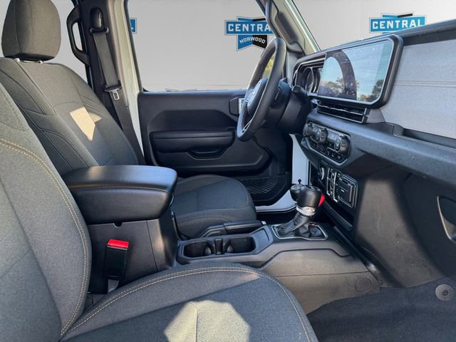 Certified 2024 Jeep Wrangler Unlimited w/ Convenience Group image 16
