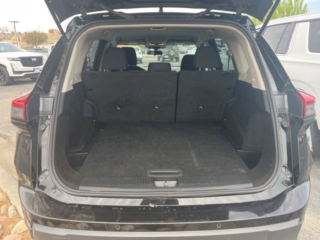 Used 2024 Nissan Rogue S image 11