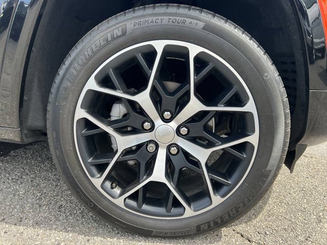 Used 2022 Jeep Grand Cherokee Summit AWD/4WD image 16