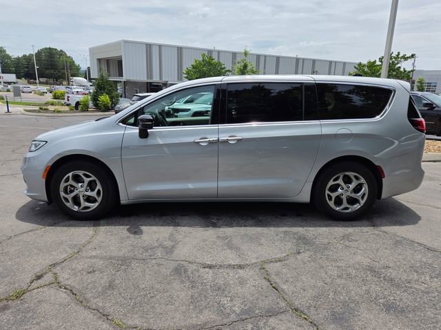 Used 2024 Chrysler Pacifica Limited FWD image 11