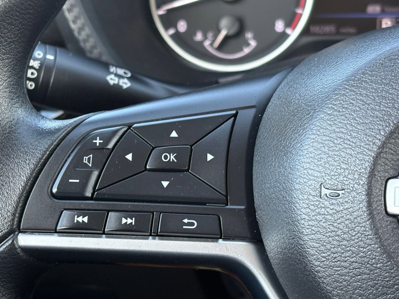 Certified 2025 Nissan Sentra SV FWD image 18
