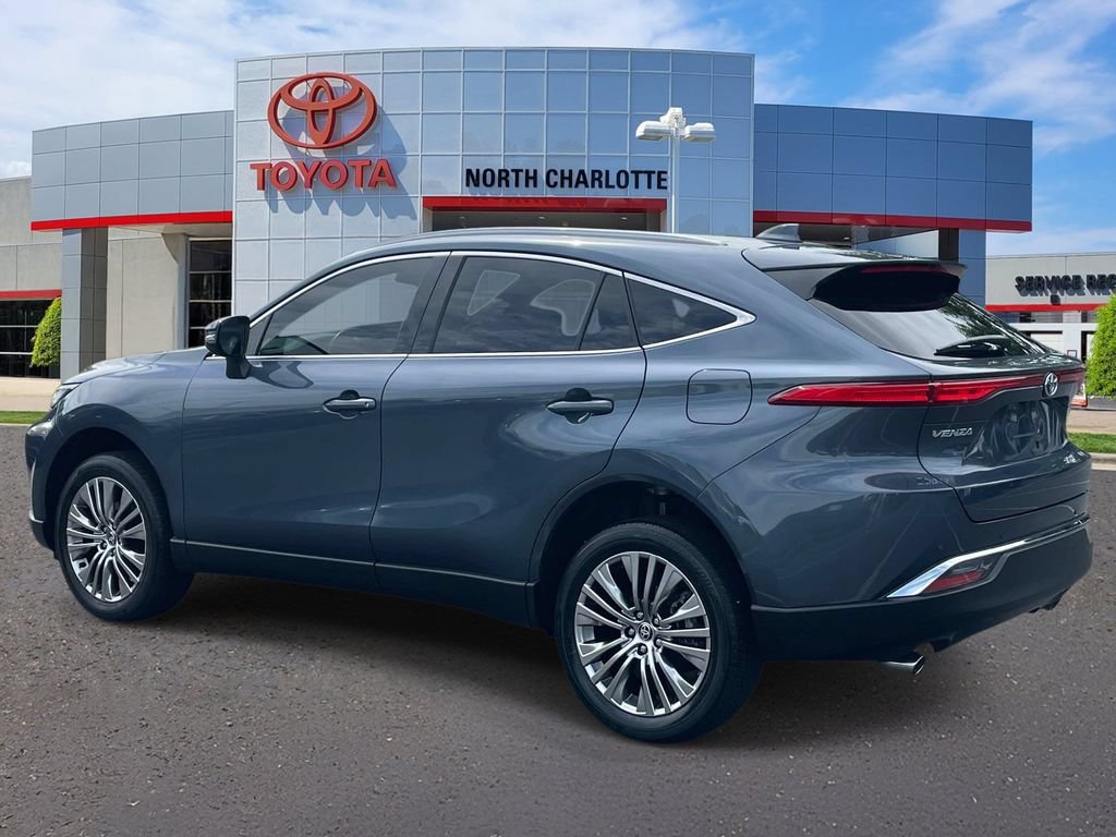 Used 2024 Toyota Venza XLE AWD/4WD image 6