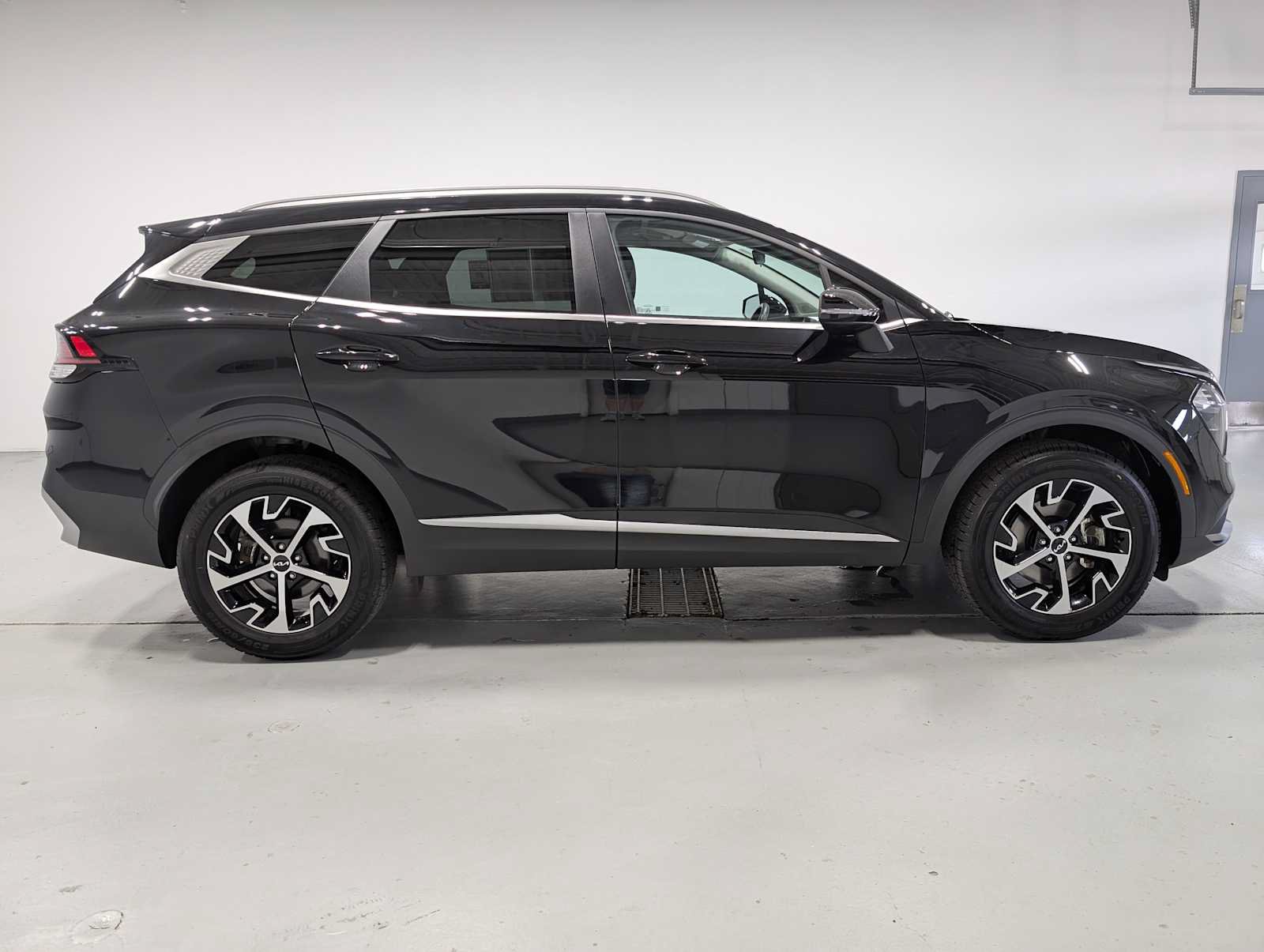 Certified 2023 Kia Sportage EX AWD/4WD image 7