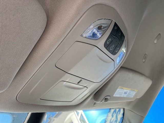 Used 2023 Chrysler Pacifica Touring-L image 16