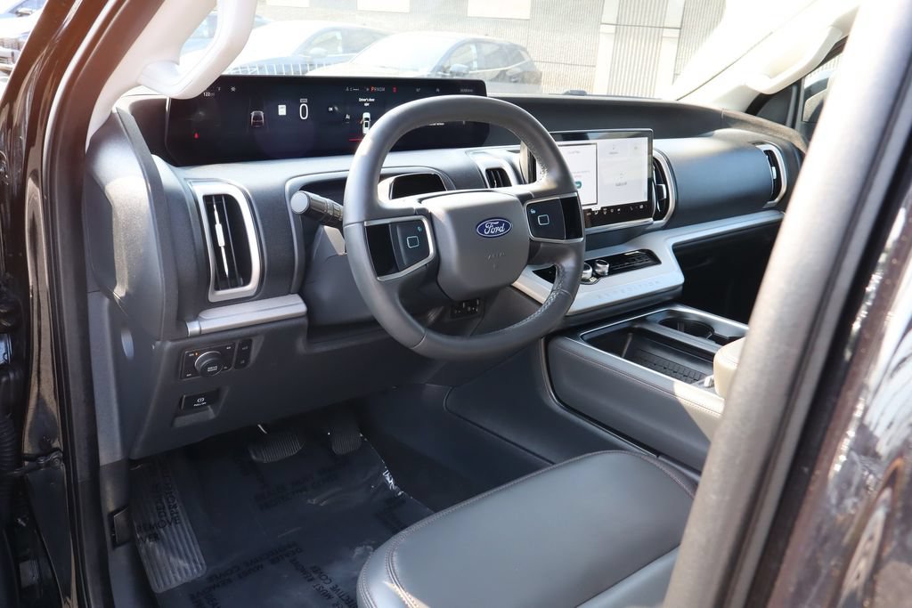 Used 2025 Ford Expedition Max Active AWD/4WD image 17