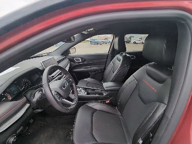 Used 2025 Jeep Compass Trailhawk AWD/4WD image 10