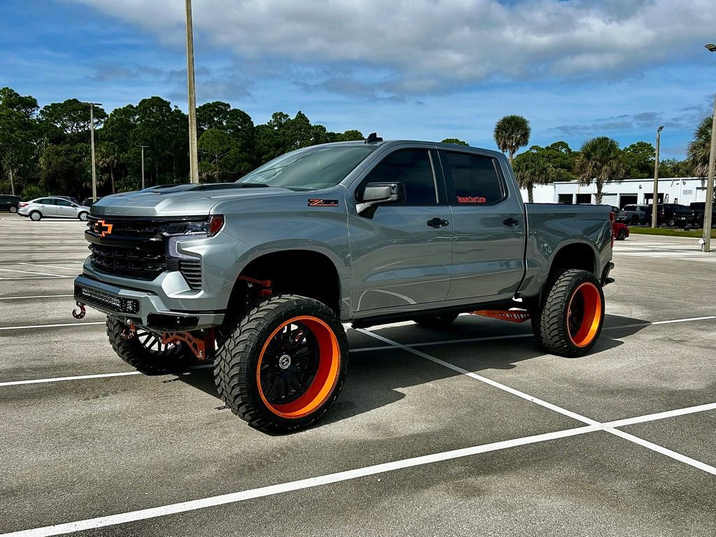 Used 2025 Chevrolet Silverado 1500 LT Trail Boss AWD/4WD image 2