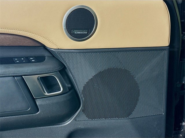 Used 2023 Land Rover Discovery Metropolitan Edition image 21