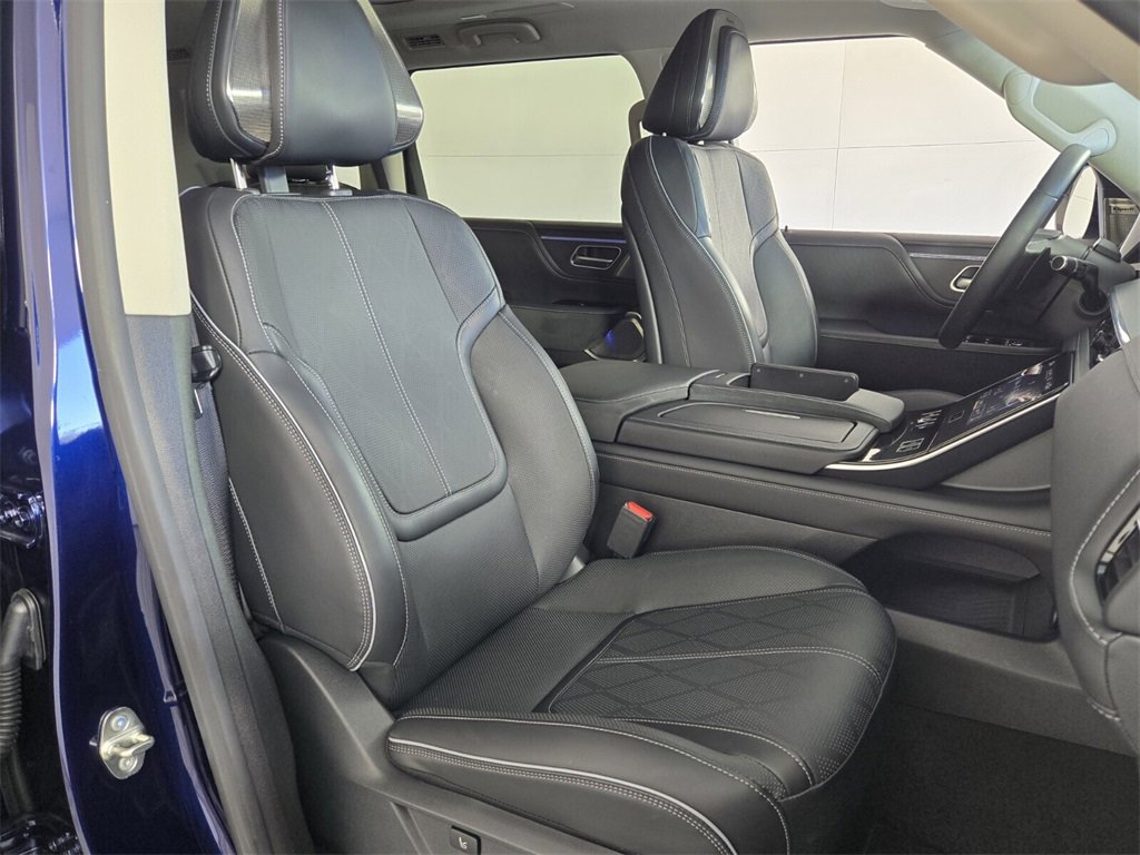 Used 2025 INFINITI QX80 Sensory image 18