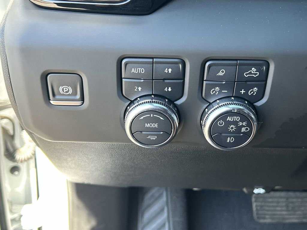 Used 2025 GMC Sierra 1500 AT4 w/ AT4 Premium Package AWD/4WD image 18