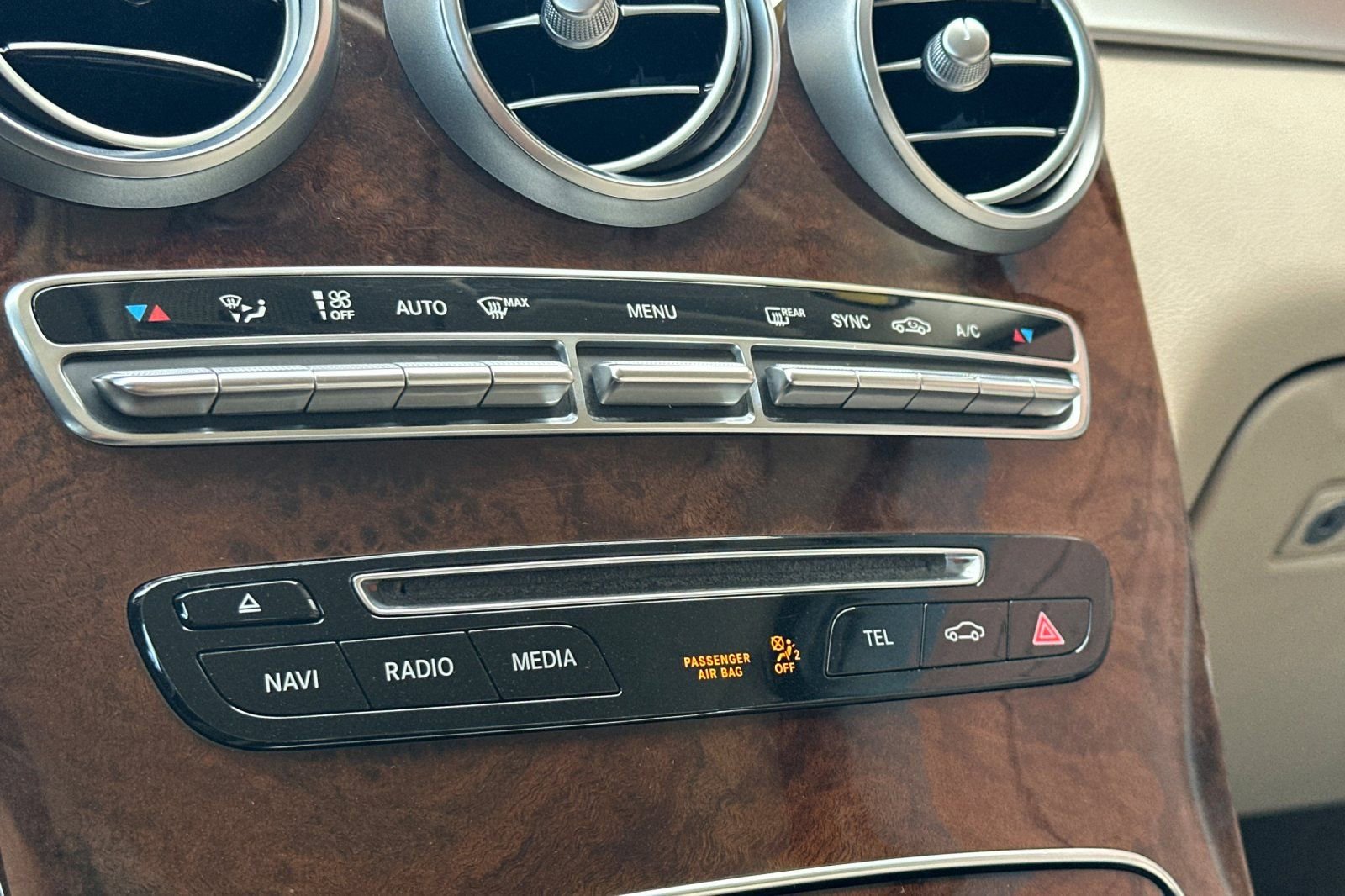 Used 2019 Mercedes-Benz GLC 300 4MATIC image 21