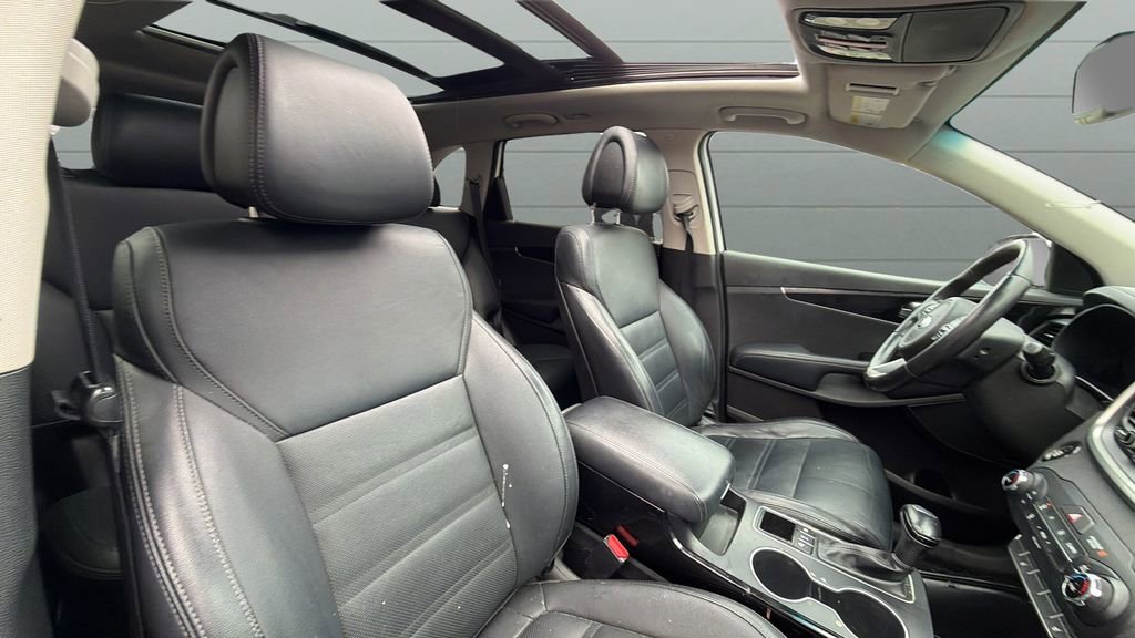 Used 2016 Kia Sorento SX image 11