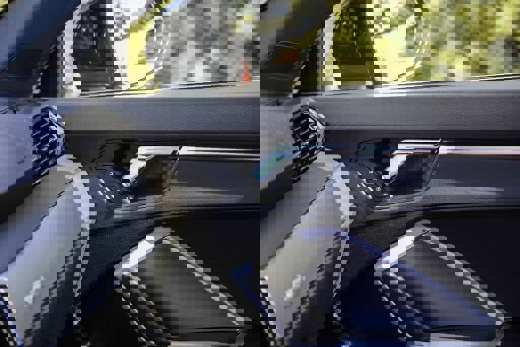 Used 2024 Audi Q3 2.0T Premium w/ Convenience Package image 21