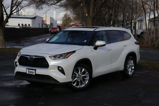 Used 2023 Toyota Highlander L image 1