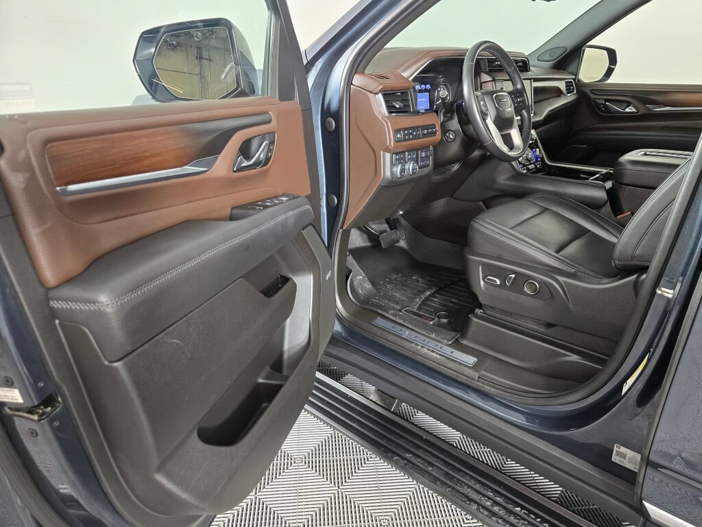 Used 2021 GMC Yukon Denali w/ Denali Ultimate Package AWD/4WD image 20