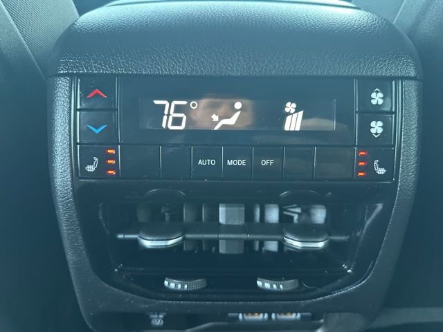 Used 2023 Jeep Grand Cherokee L Limited w/ Luxury Tech Group II image 15