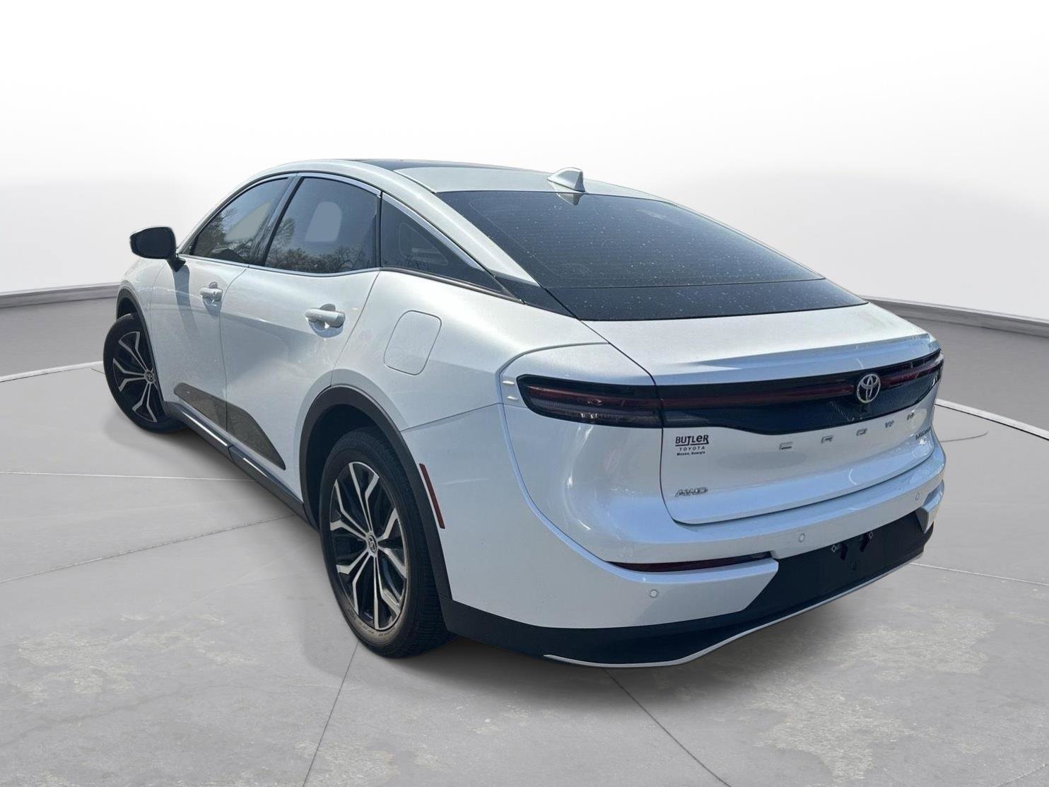 Used 2023 Toyota Crown Limited image 8