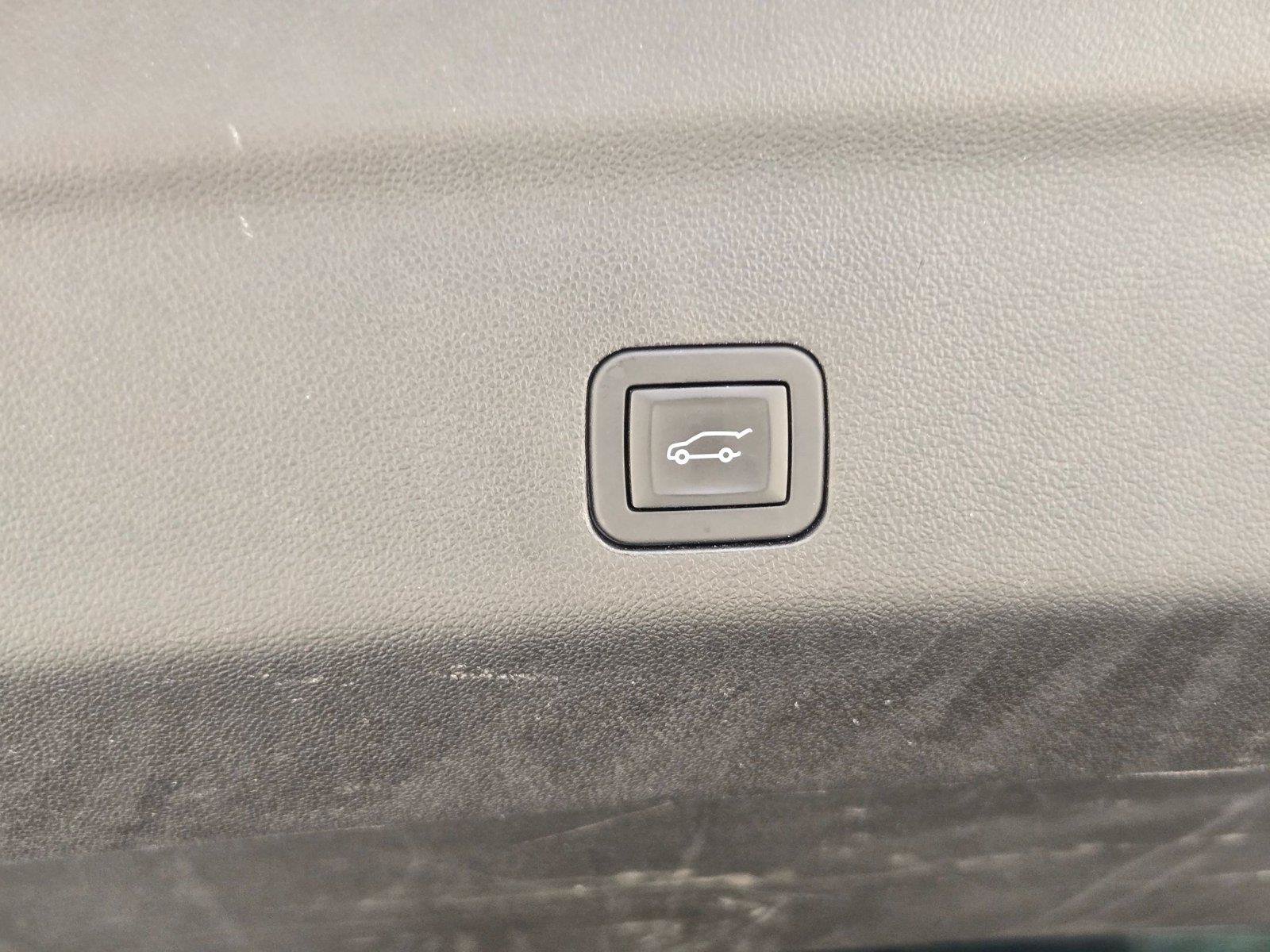 Used 2025 GMC Yukon Denali AWD/4WD image 29