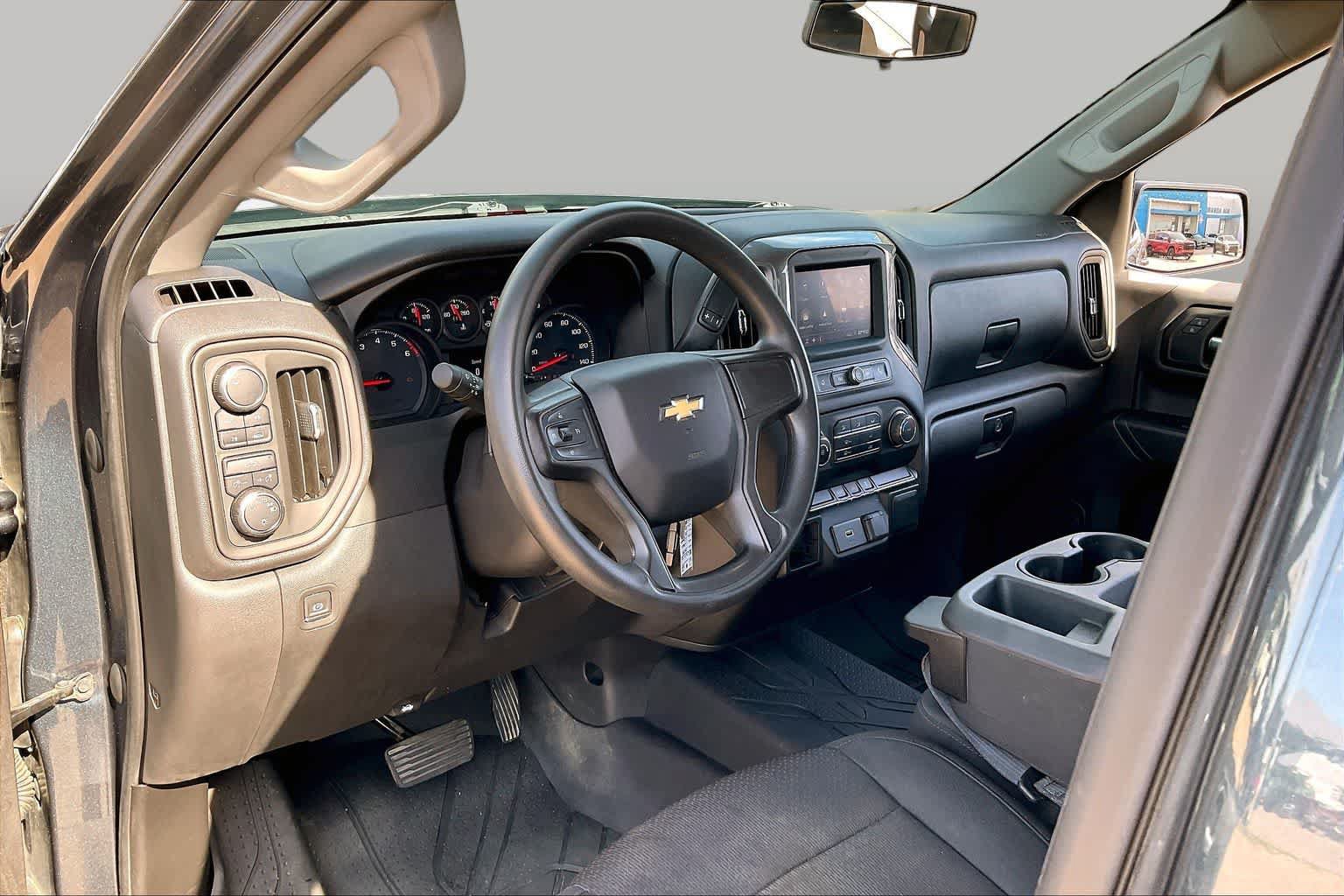Used 2020 Chevrolet Silverado 1500 Custom w/ Custom Value Package AWD/4WD image 17