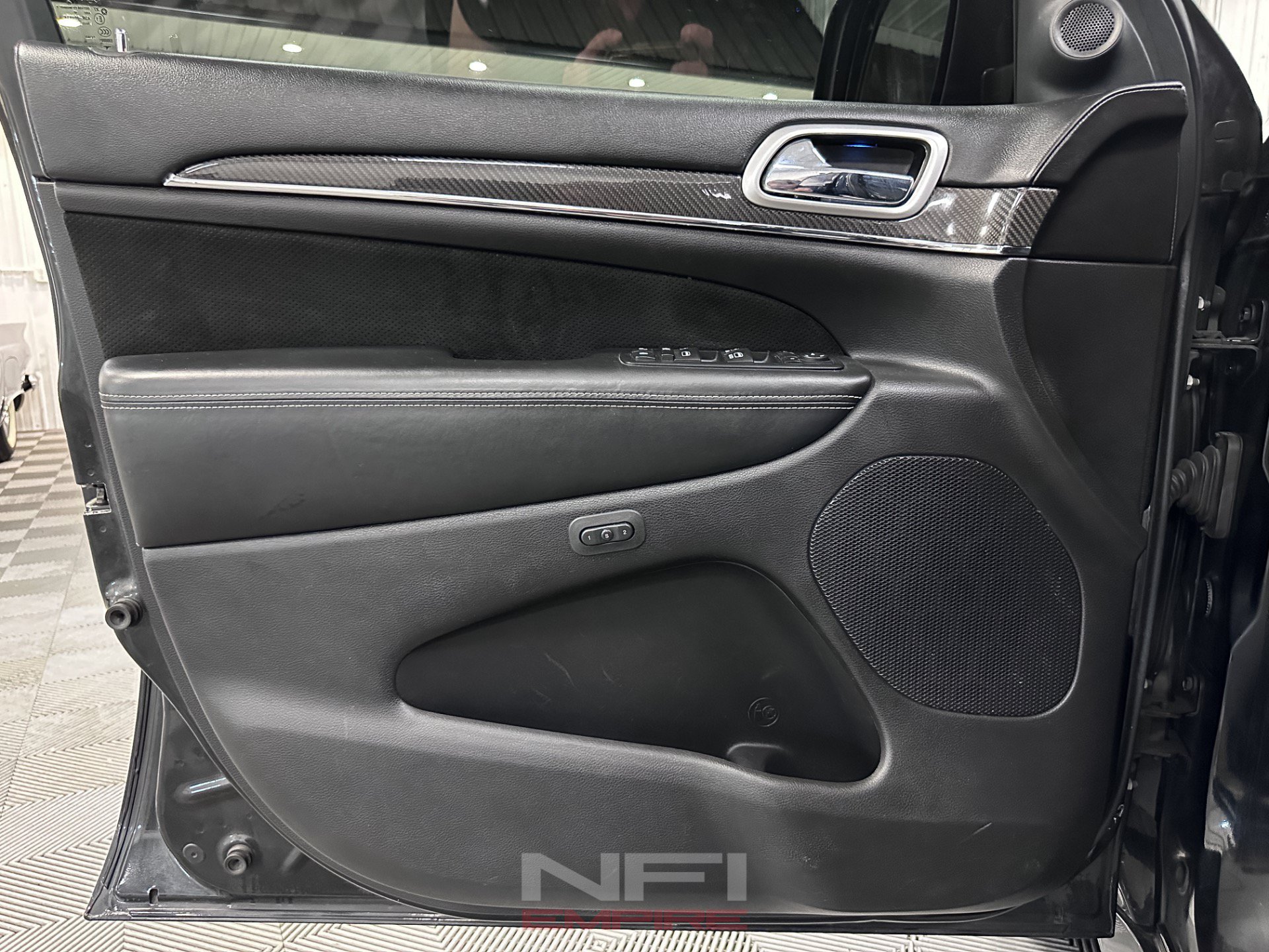 Used 2016 Jeep Grand Cherokee SRT AWD/4WD image 37
