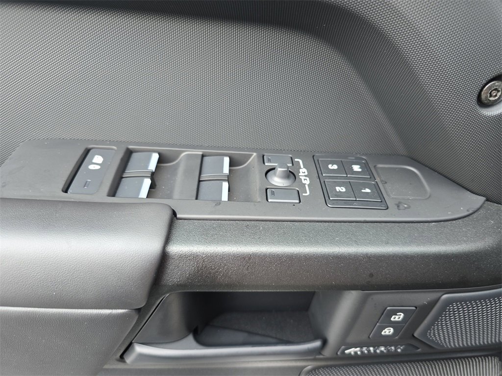 New 2026 Land Rover Defender 110 OCTA image 30