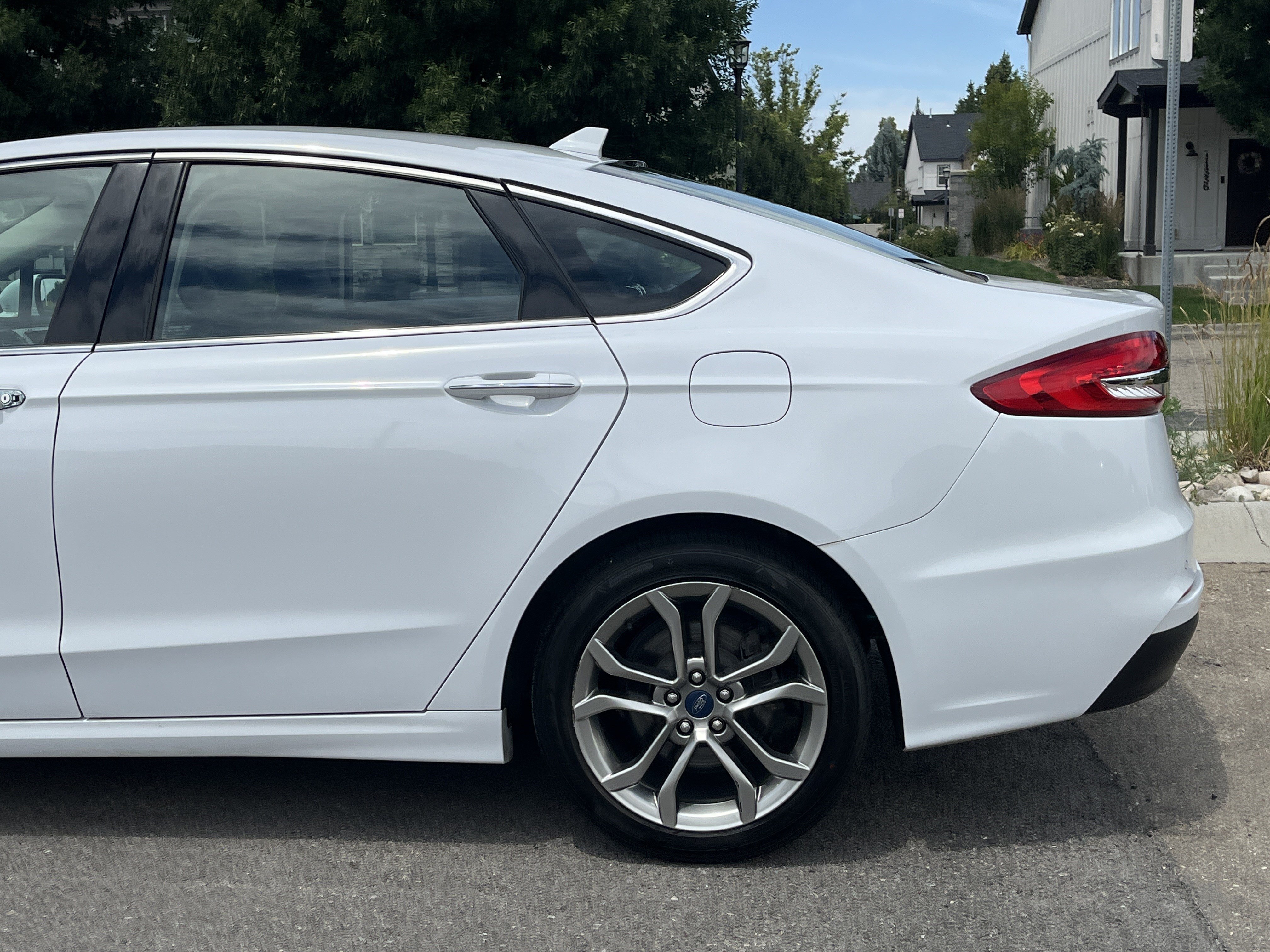 Used 2019 Ford Fusion SEL FWD image 4