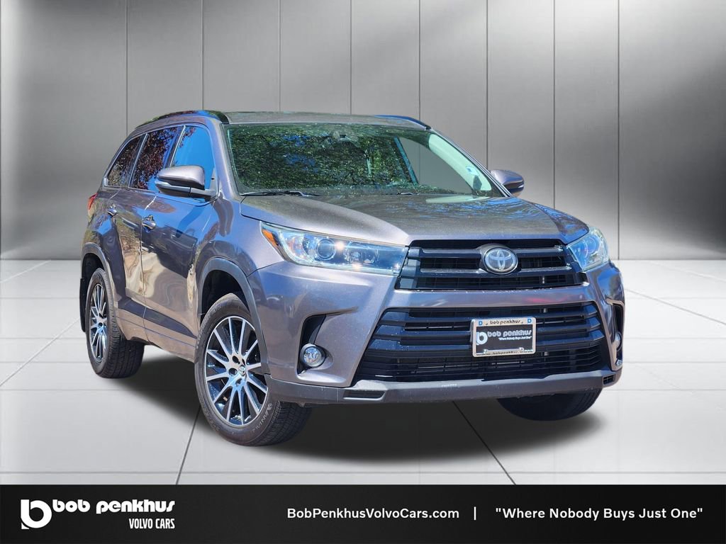Used 2018 Toyota Highlander SE AWD/4WD image 1