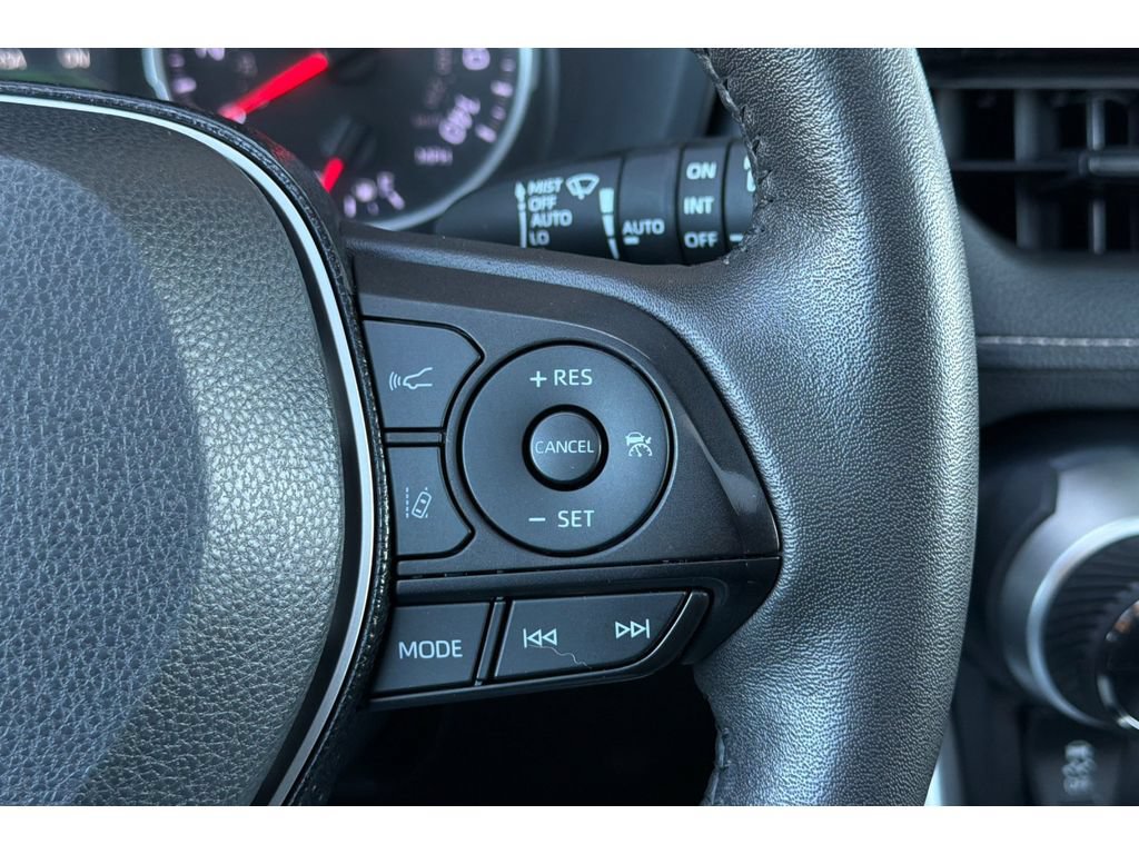 Used 2022 Toyota RAV4 XLE w/ Convenience Package FWD image 27