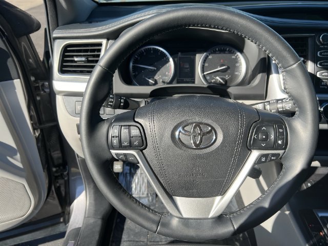 Used 2018 Toyota Highlander Limited AWD/4WD image 12