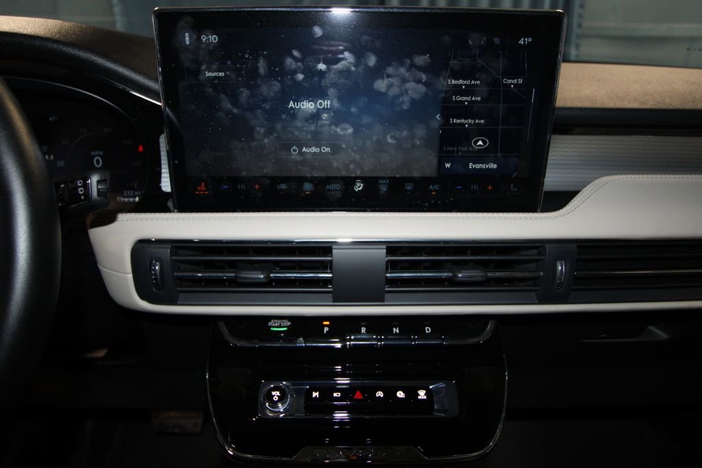 Used 2025 Lincoln Corsair AWD image 18