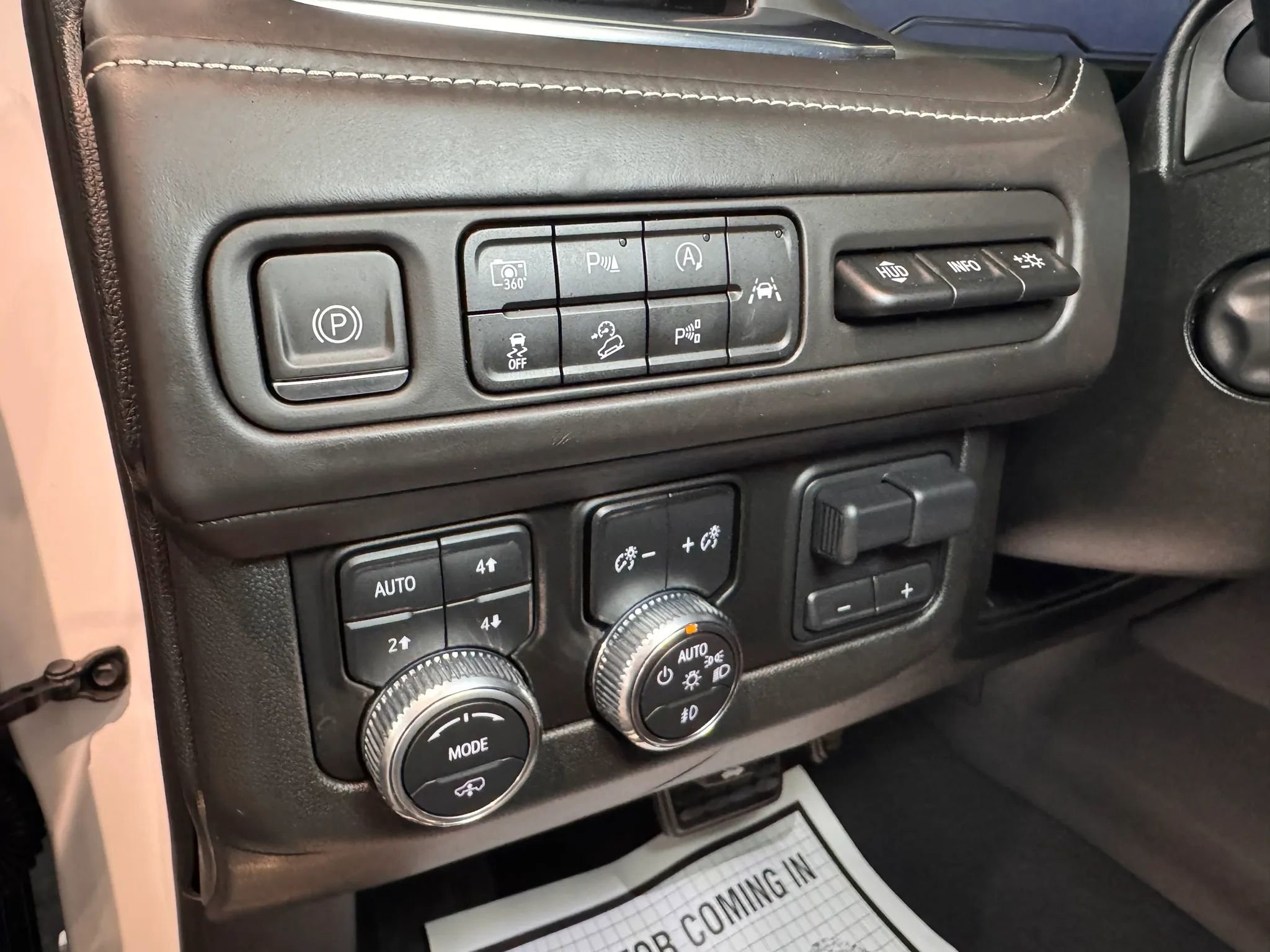 Used 2023 GMC Yukon Denali Ultimate AWD/4WD image 34