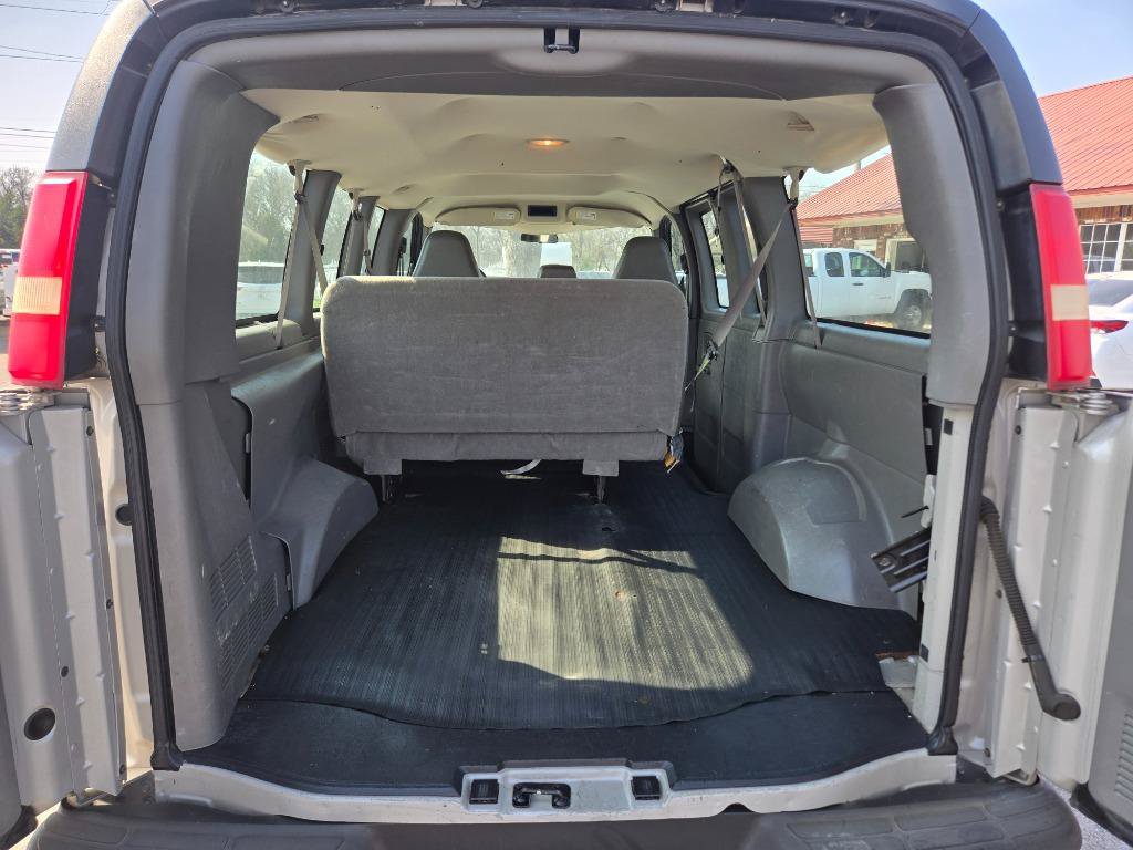 Used 2006 GMC Savana 1500 Passenger RWD image 19