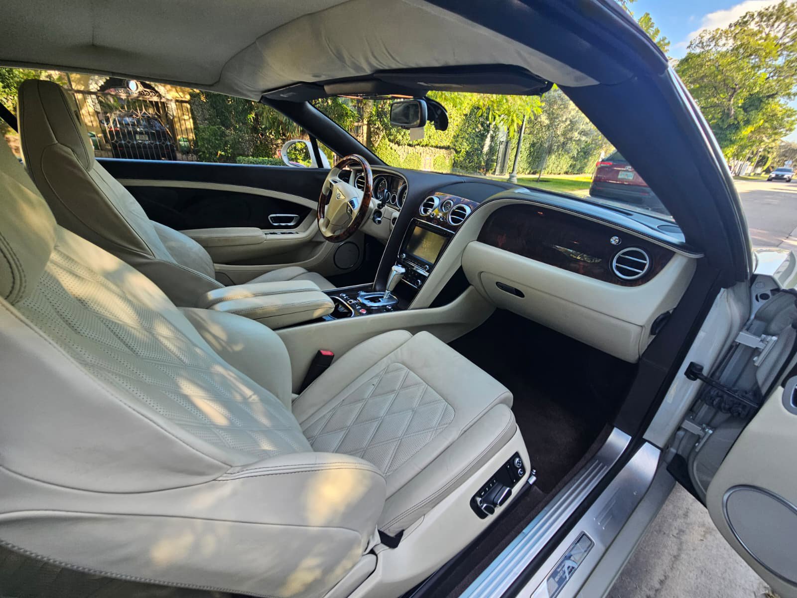 Used 2014 Bentley Continental GT image 25