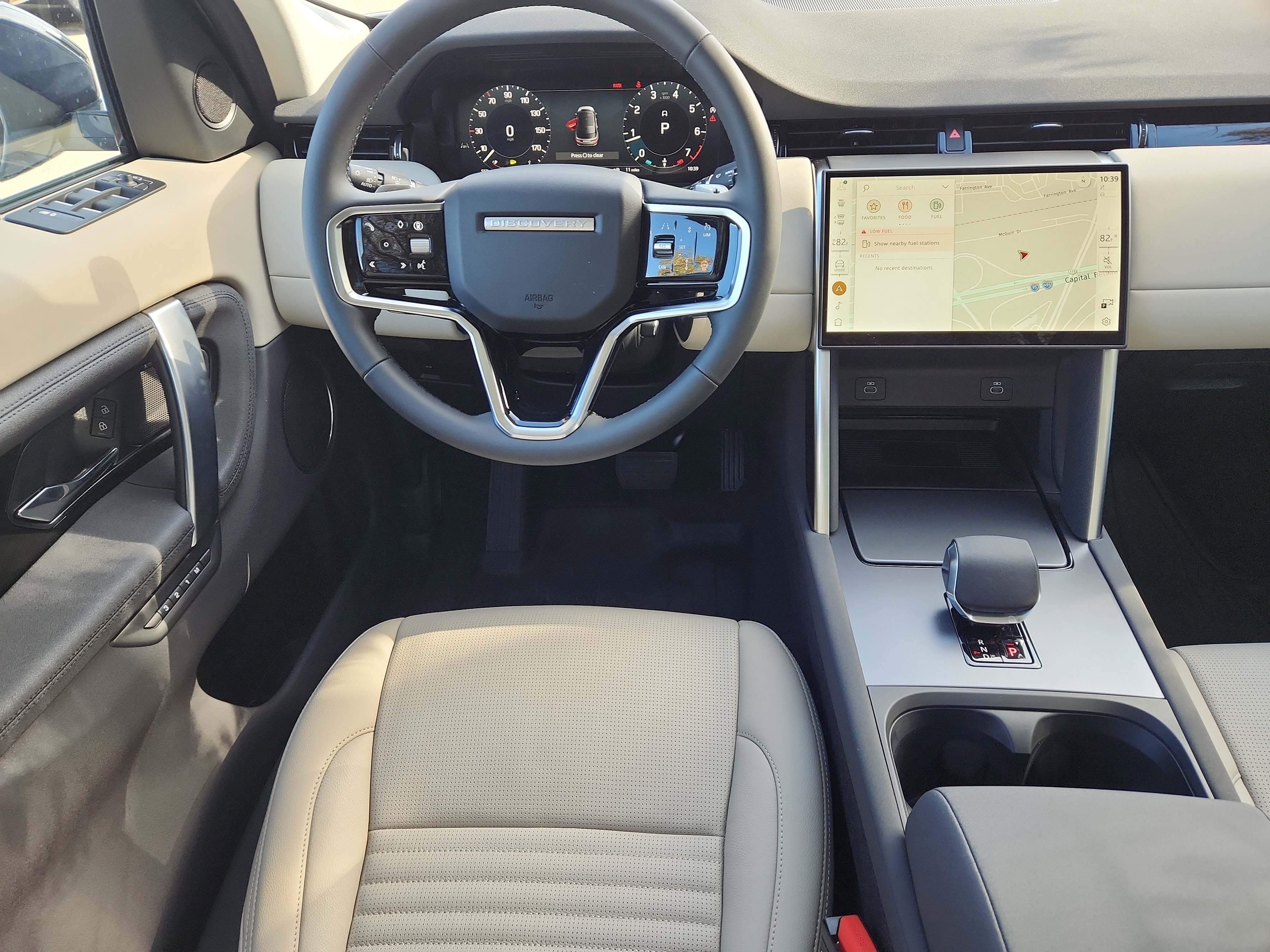 New 2025 Land Rover Discovery Sport S image 4