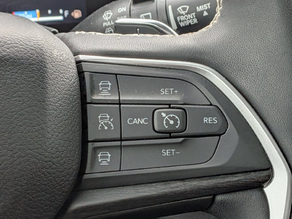 Used 2024 Jeep Grand Cherokee L Limited AWD/4WD image 12