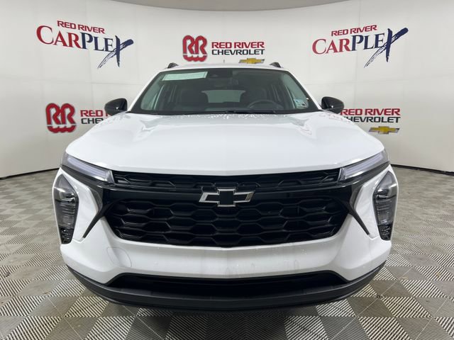 New 2026 Chevrolet Trax LT w/ Midnight Edition FWD image 2
